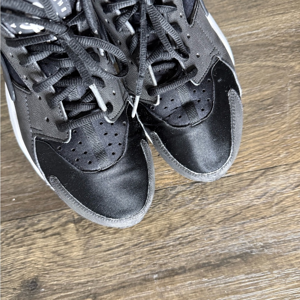 Black Nike Air Huarache Run Sneakers Size 10.5 - Picture 3 of 9